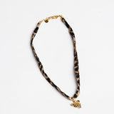 Ketting met leopardprint en bedel