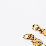 Hoopcharm oorbel met bedeltjes en klavermunt