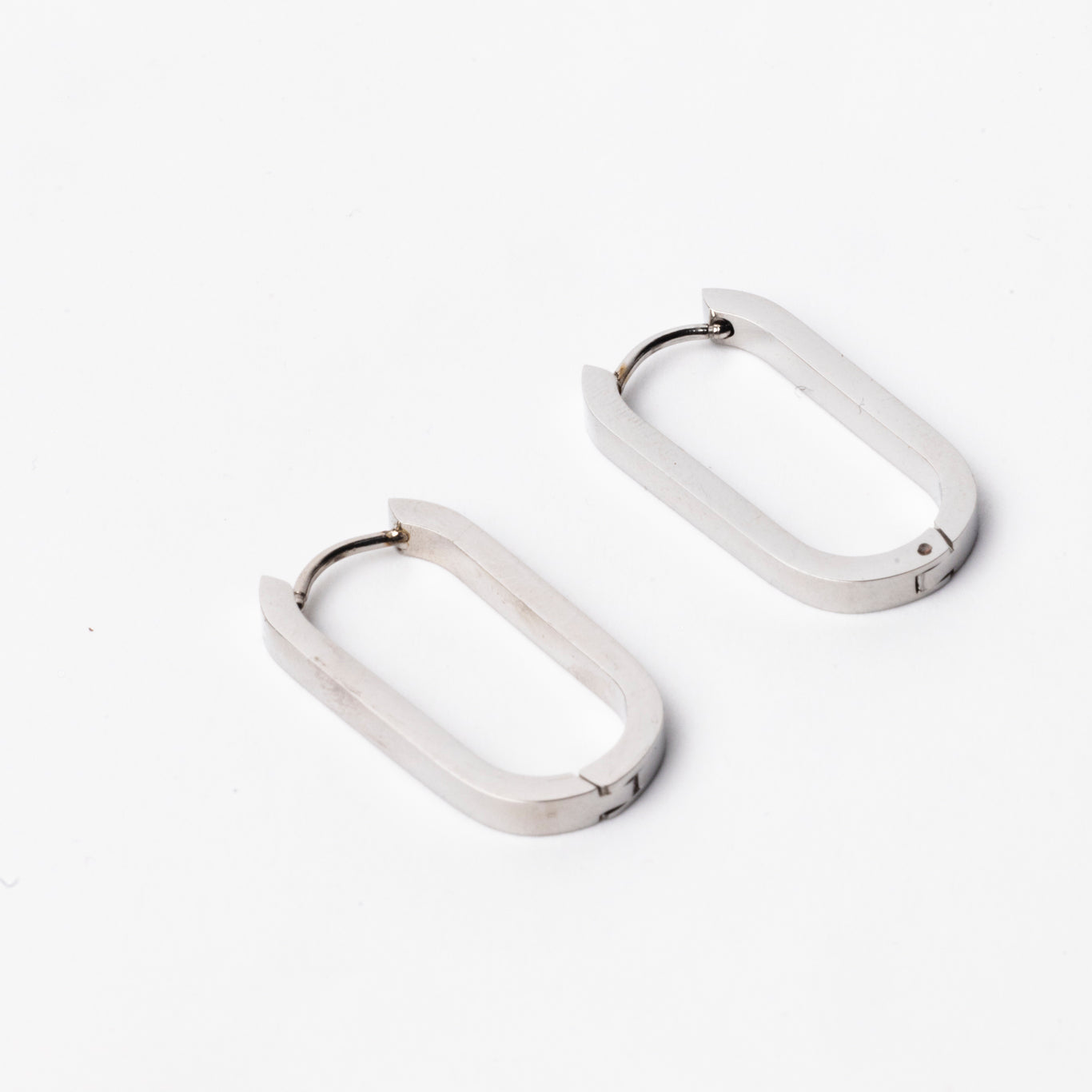 Eterna Oval Hoops